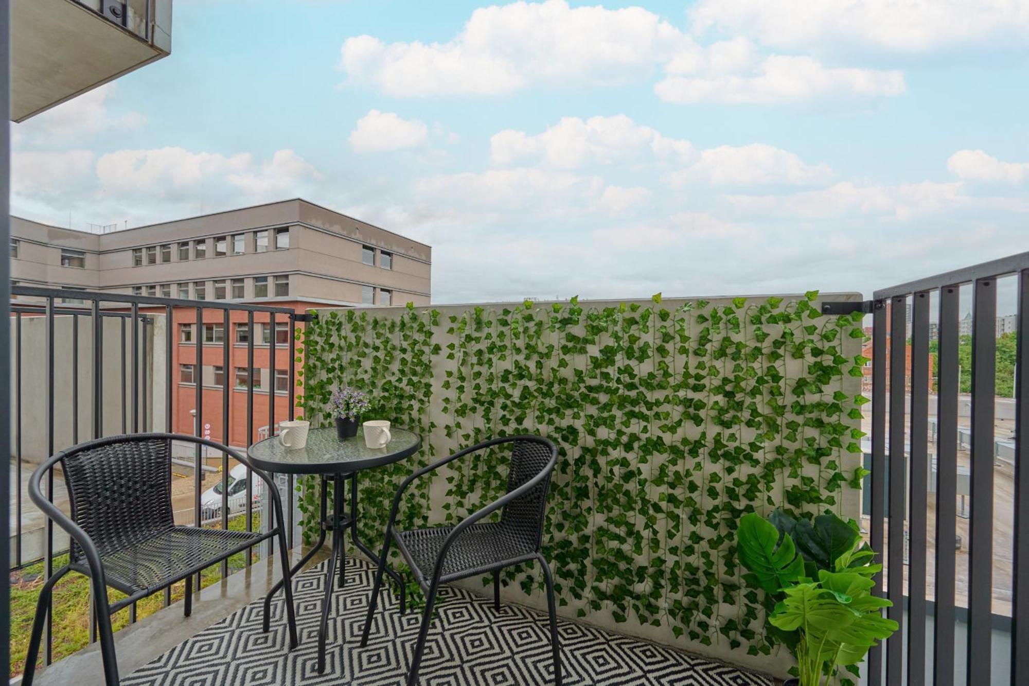 Modern Slonimskiego With Balcony By Renters Apartament